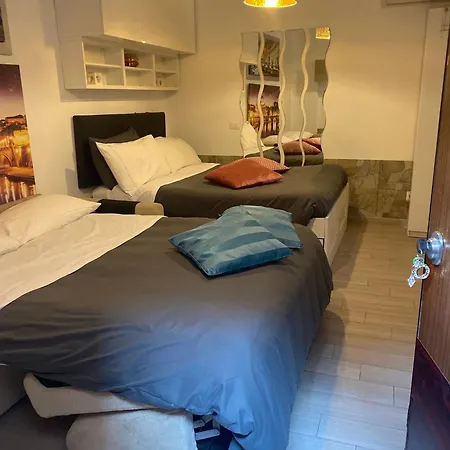 Condotti Apartament *