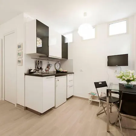 Condotti Apartament