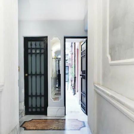 Apartament Condotti Rzym